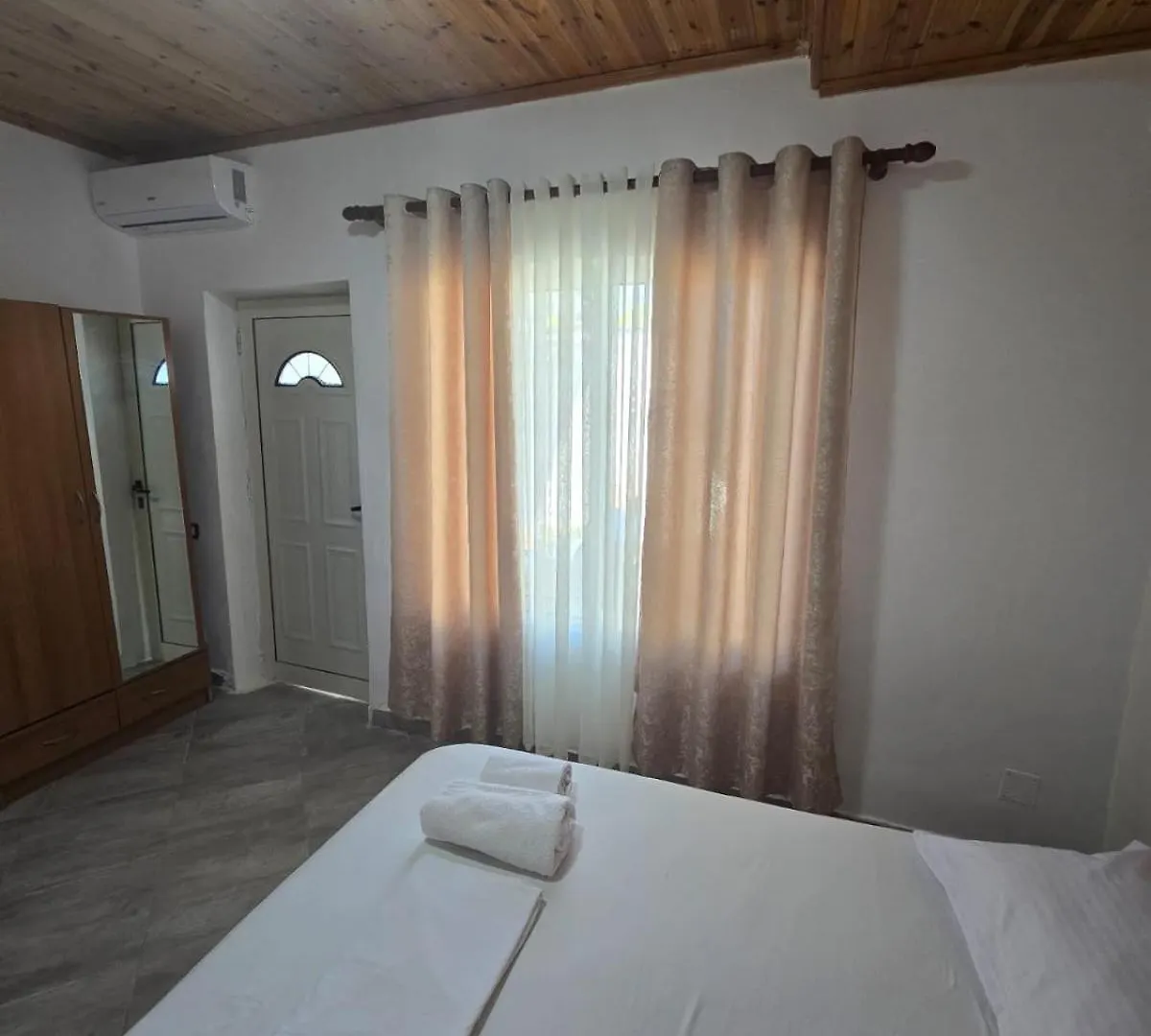 Star Room'S Vlore 0*,  Albania